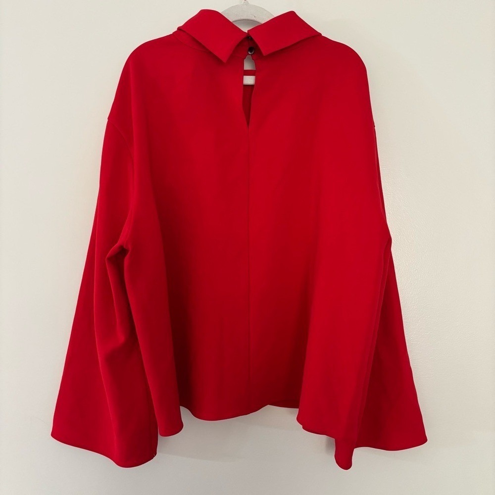 NWT Theory Admiral Crepe Roll Neck Flare Sleeve Boxy Keyhole Blouse Geranium Red - Picture 9 of 12